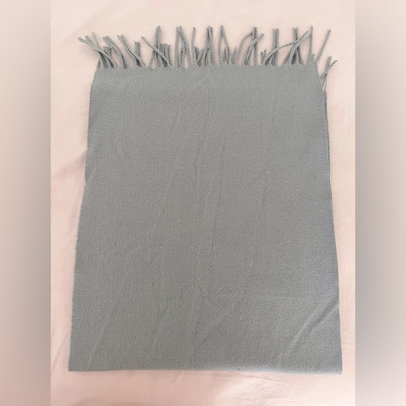 Grey  Scarf - Picture 1 of 3